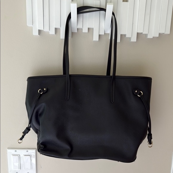 JustFab Lovesome Black Shoulder Tote Bag with Gold Tone Accents AS IS - Picture 4 of 7